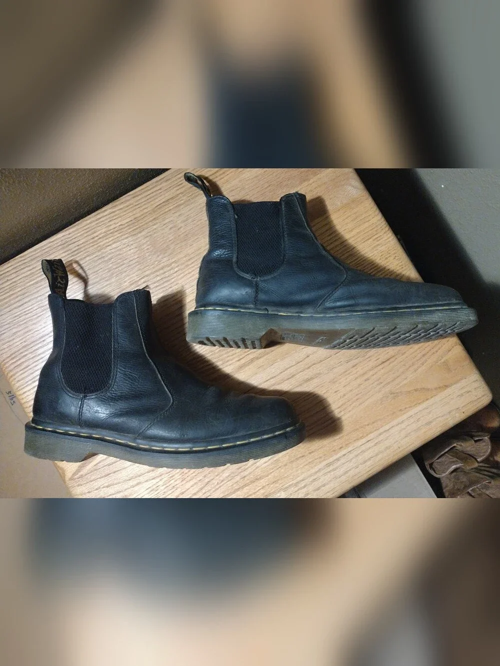 DOC DR. MARTENS Size USM 9 USW 10. 2976 Chelsea Black Leather Boots. Good